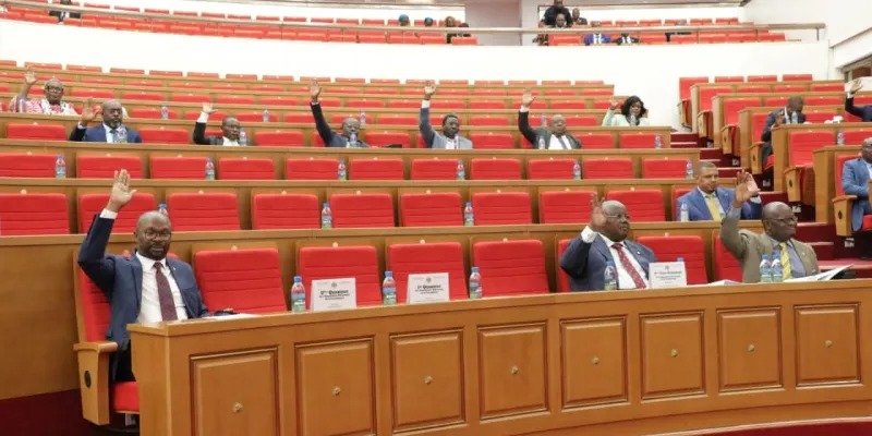 Réforme politique : les députés adoptent une nouvelle loi encadrant les partis au Gabon