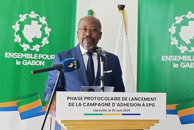  Anges Kevin NZIGOU présent la vision de la plateforme