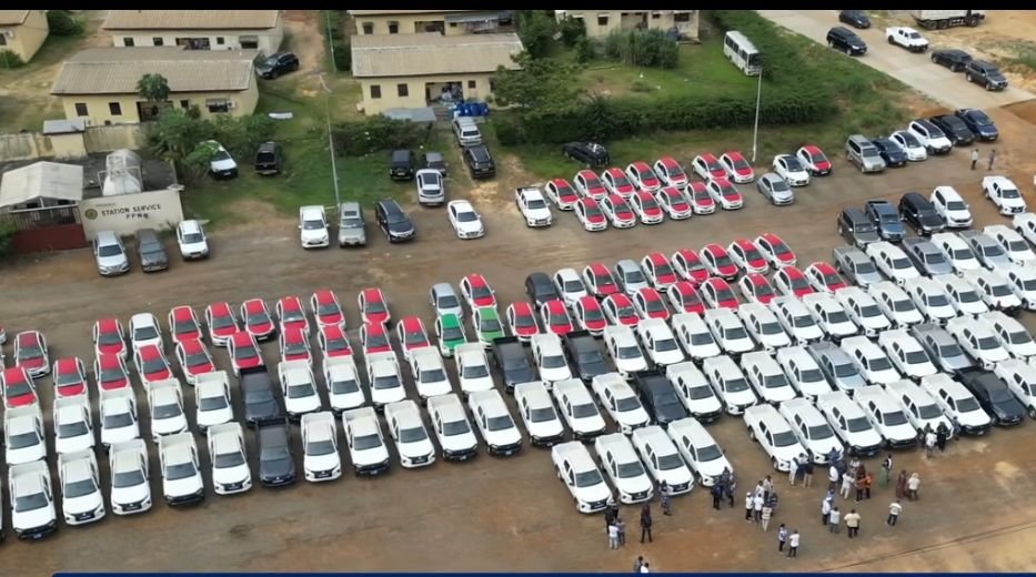 Distribution de moyens roulants aux Commissions électorales locales : le Ministre Hermann Immongault renforce le dispositif électoral