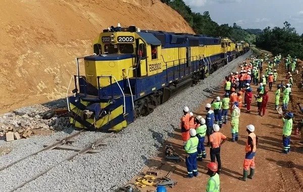 Gabon : Eramet investit 130 millions d’euros pour moderniser la voie ferrée et accompagner la montée en puissance de la transformation locale du manganèse