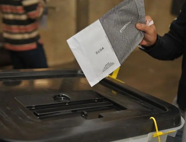 Élections 2025 : l’Etat opte pour des bulletins de vote plus transparents