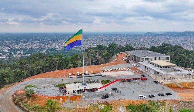 Gabon : le drapeau le plus haut d’Afrique centrale hissé pour le 65ᵉ anniversaire de l’Indépendance