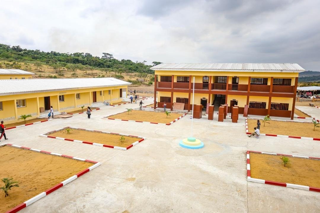 Haut-Ogooué : Oligui Nguema inaugure un collège et un dépôt pharmaceutique à Onga