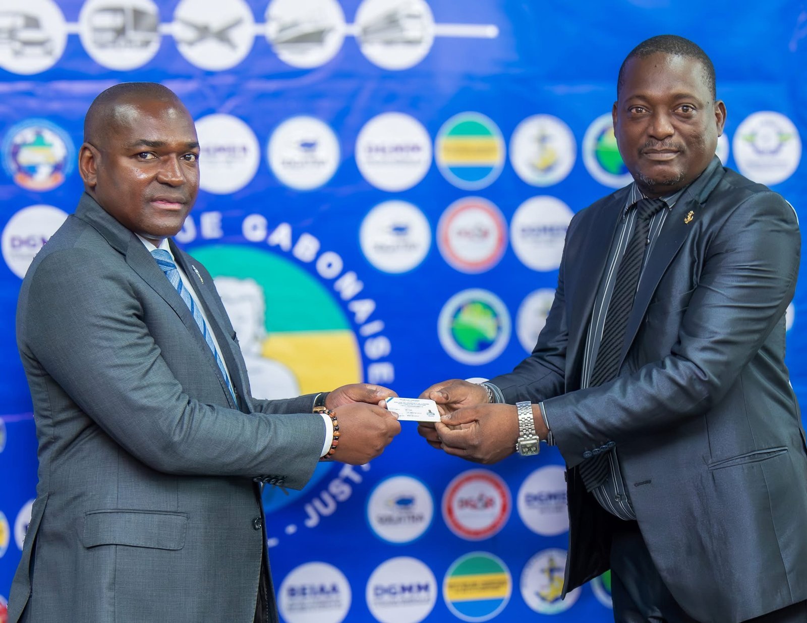 Vers une administration moderne et sécurisée au Gabon : lancement officiel de la carte professionnelle numérique des agents des Transports