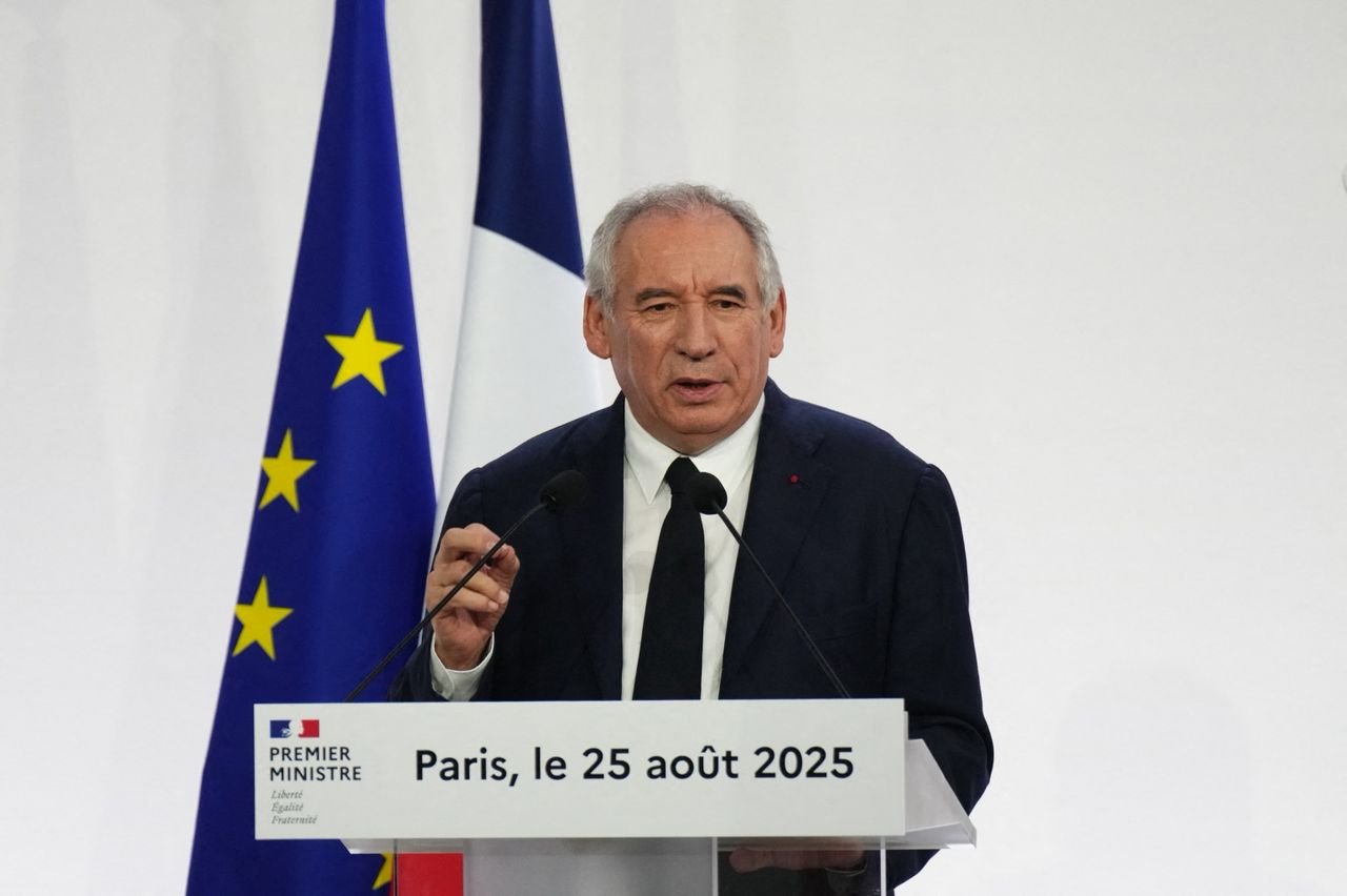 Surendettement : François Bayrou alerte sur la dépendance à la dette
