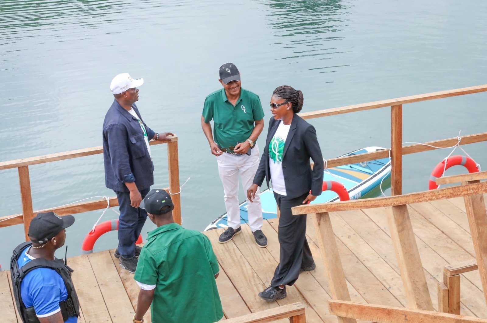 Caravane Touristique : le couple Oligui Nguema à la découverte du Lac Bleu de Mouila