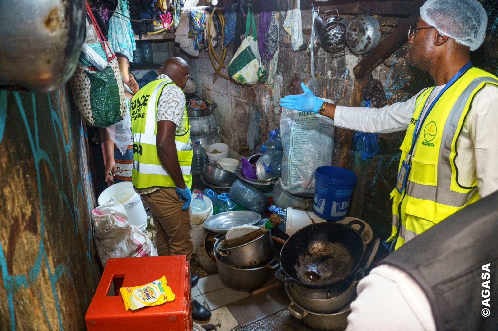 Libreville : trois restaurants de Lalala fermés pour insalubrité choquante