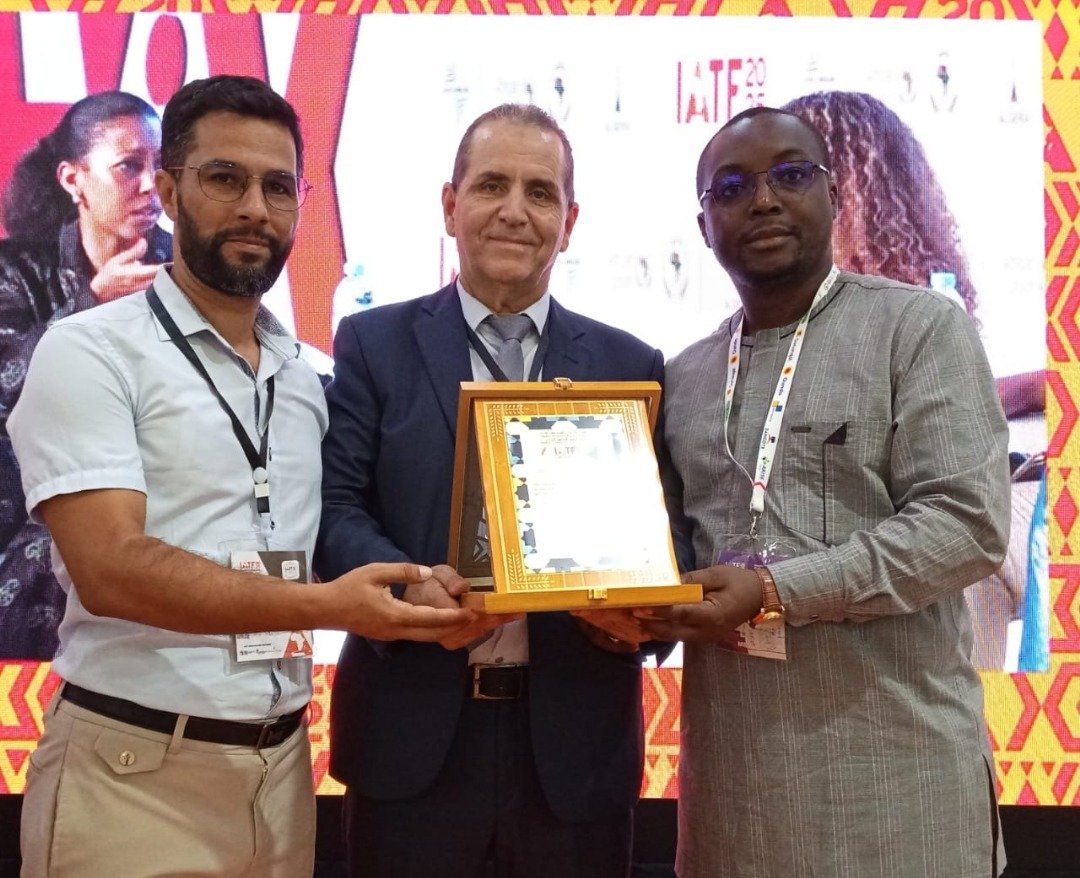 Le journaliste Camerounais Hervé Fopa Fogang reçoit un award en Algerie