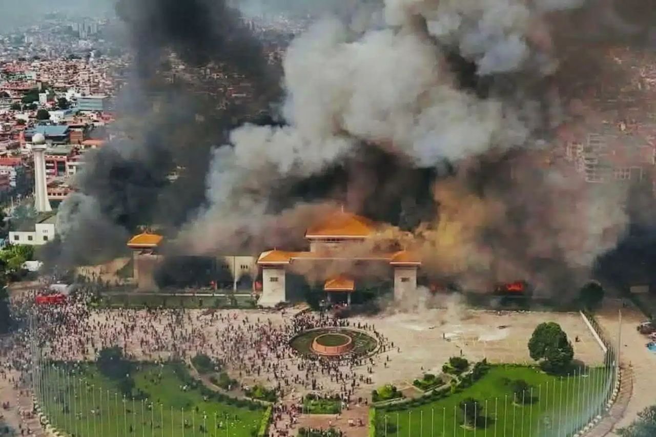 Le Népal en flammes : quand la colère populaire se transforme en chaos national
