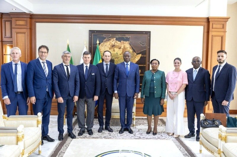 Diplomatie : Oligui Nguema reçoit une délégation de sénateurs français et la représentante du PNUD