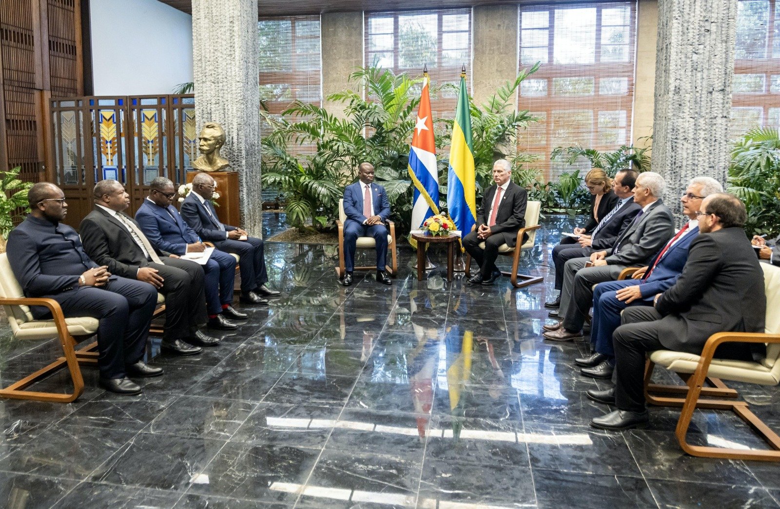 Signature de plusieurs accords majeurs : Oligui Nguema et Díaz-Canel consolident la coopération entre le Gabon et Cuba