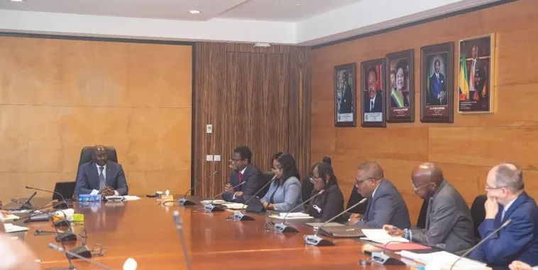 Discipline budgétaire et transparence financière : Le Gabon répond fermement aux critiques de Fitch Ratings