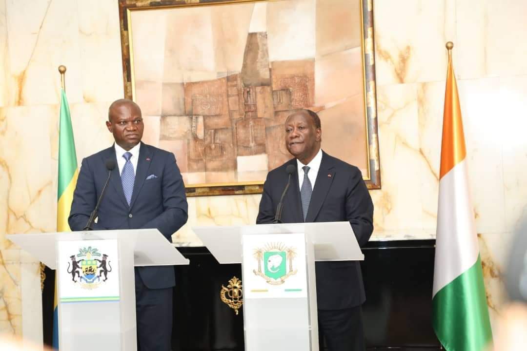 Présidentielle en Côte d’Ivoire : Oligui Nguema félicite Alassane Ouattara pour sa large réélection