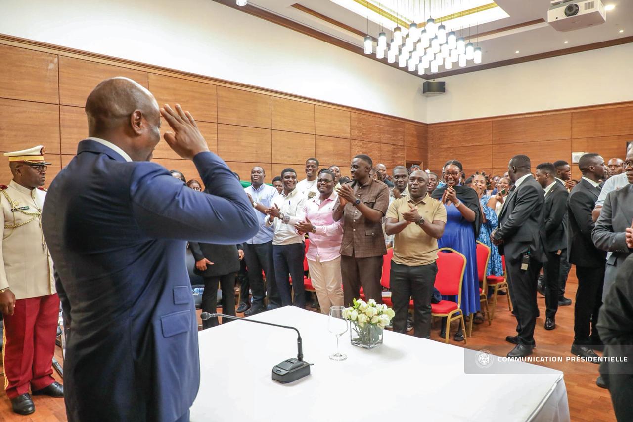 Bourses, santé, diplomatie : le président répond aux attentes des Gabonais de Conakry