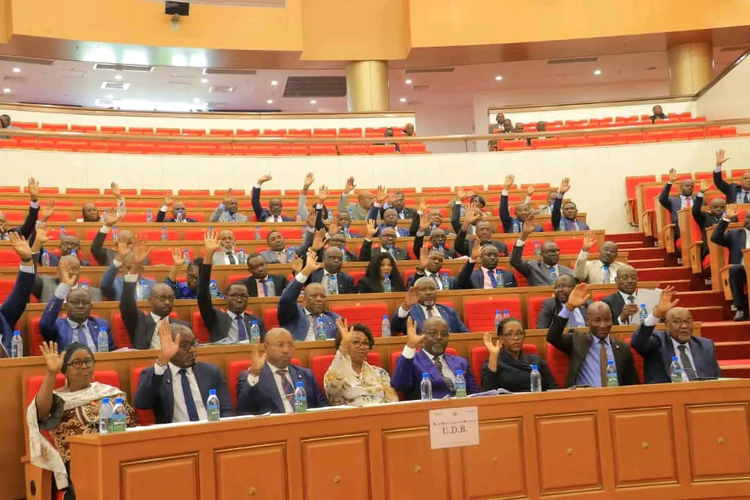 Gabon : l’Assemblée nationale adopte à l’unanimité les textes clés et encadre la réforme de la TFH
