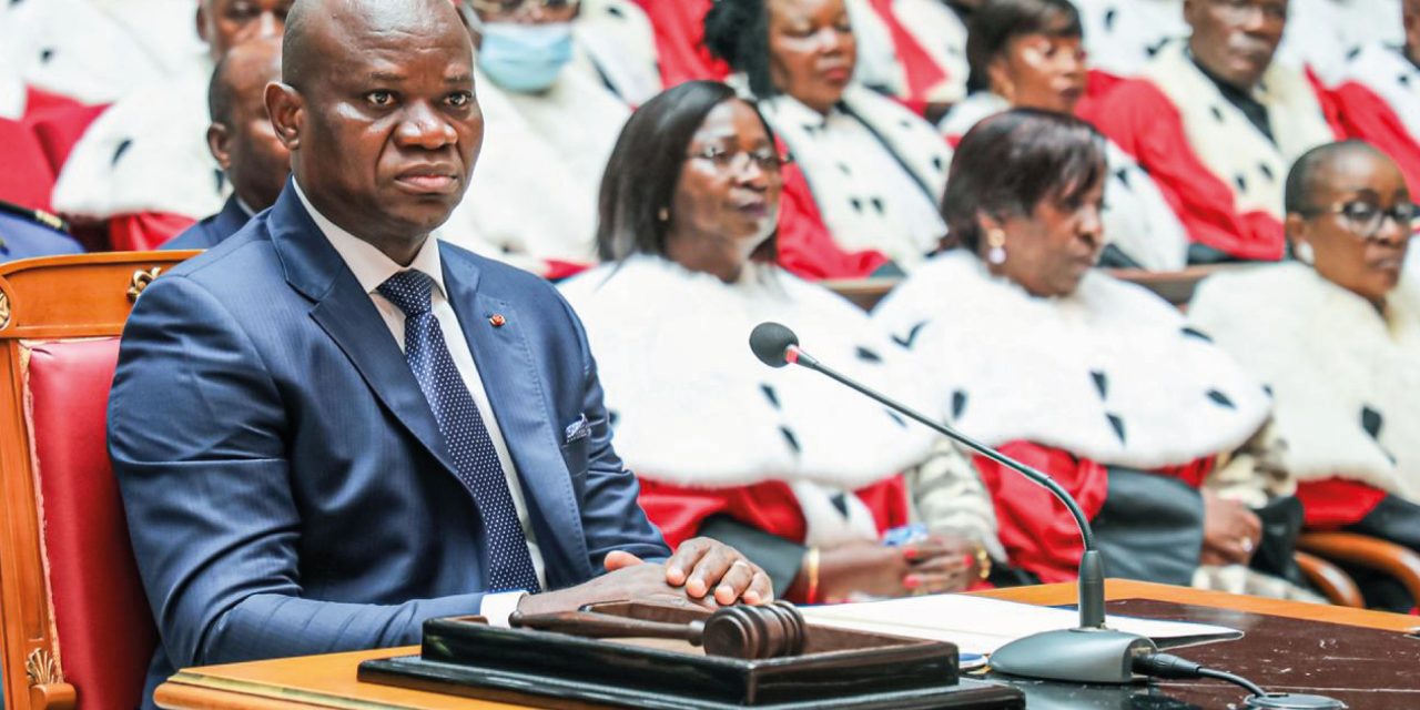 Prestation de serment des nouveaux juges constitutionnels : le Président Oligui Nguema réaffirme le rôle clé de la Cour dans la consolidation de l’État de droit