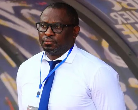 Football : Thierry Mouyouma dément toute interdiction de sortie du territoire et dénonce une campagne de déstabilisation