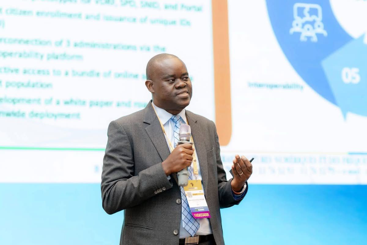  Anges Kevin NZIGOU présent la vision de la plateforme