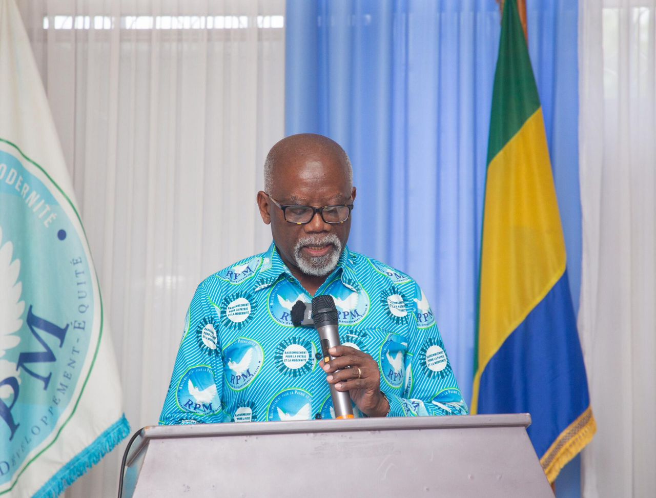  Anges Kevin NZIGOU présent la vision de la plateforme