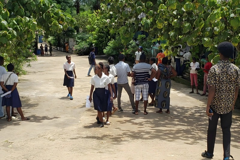 Parlons de nos provinces : à Lambaréné, la remise des bulletins relance le débat sur l’implication parentale