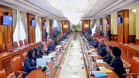 Suspendre un réseau social en 72h : jusqu’où peut aller l’État ?