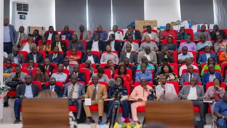 Élections professionnelles : le scrutin reporté au 28 avril avec un nouveau calendrier