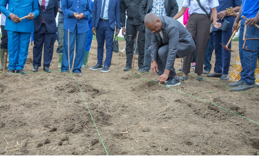  Anges Kevin NZIGOU présent la vision de la plateforme