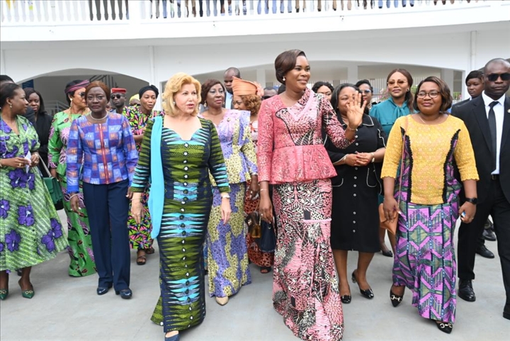 Tenue traditionnelle ou africaine le vendredi : Zita Oligui Nguema, muse silencieuse d’un retour aux racines ?
