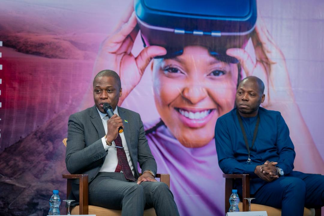  Anges Kevin NZIGOU présent la vision de la plateforme