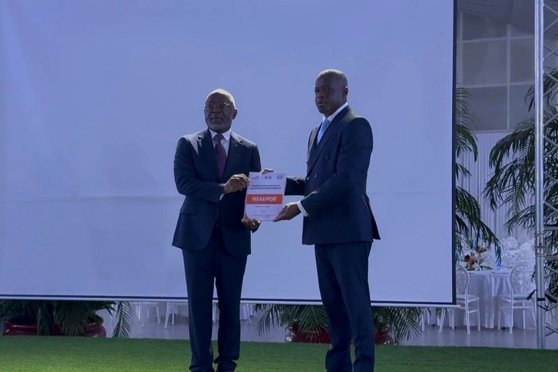  Anges Kevin NZIGOU présent la vision de la plateforme