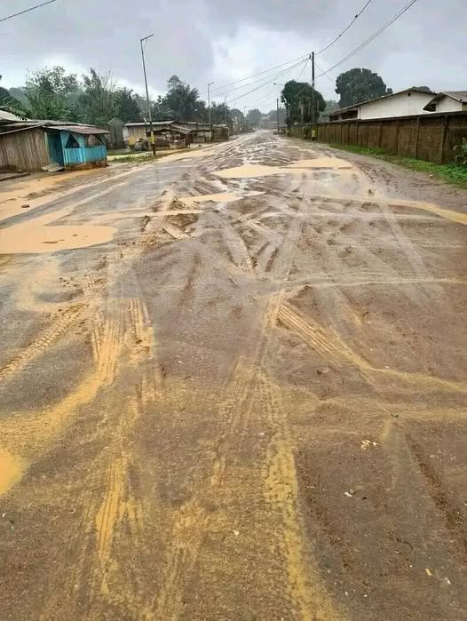 Parlons de nos provinces : les routes en dégradation avancée de Mayumba reclament leur part de béton, pavé ou bitume