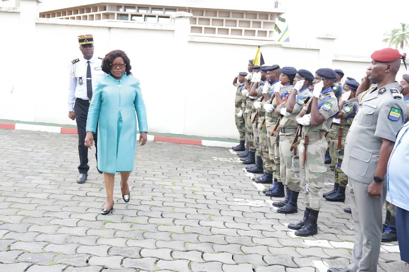 Défense nationale : Brigitte Onkanowa impose rigueur et discipline au sein des forces