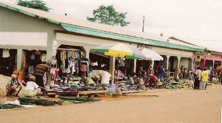Parlons de nos provinces : à Lebamba, la découverte d’excréments dans des bâtons de manioc provoque stupeur et indignation