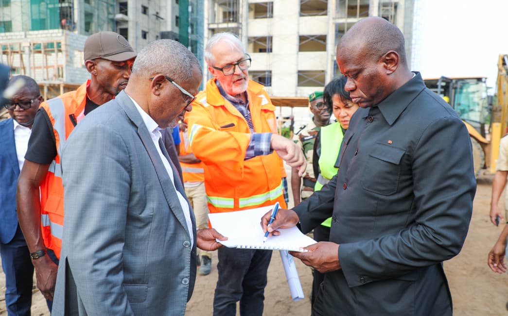  Anges Kevin NZIGOU présent la vision de la plateforme
