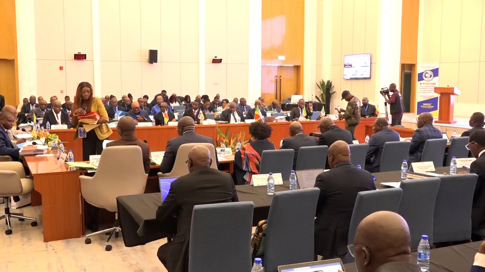  Anges Kevin NZIGOU présent la vision de la plateforme
