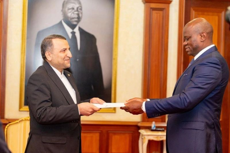 Diplomatie: Cinp nouveaux ambassadeurs accrédités au Gabon