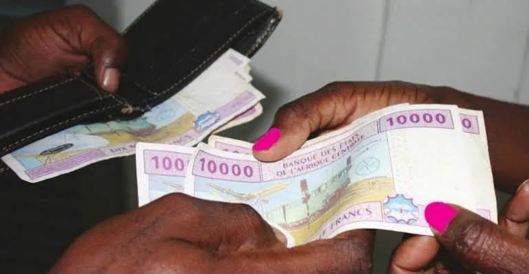 Gabon : Les tontines, entre solidarité populaire et vide juridique