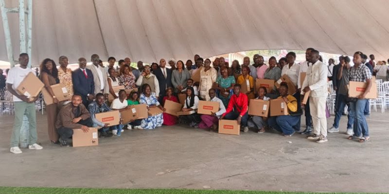Port-Gentil : 200 jeunes dotés d’ordinateurs grâce au programme un entrepreneur, un ordinateur