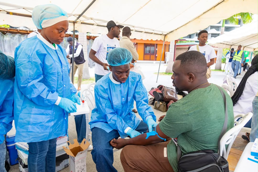  Anges Kevin NZIGOU présent la vision de la plateforme