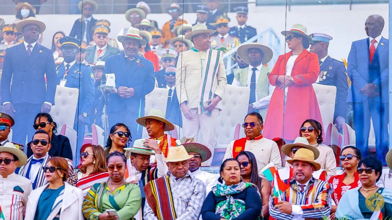 Tenue traditionnelle obligatoire les vendredis à Madagascar : Quand le Gabon inspire désormais d’autres nations