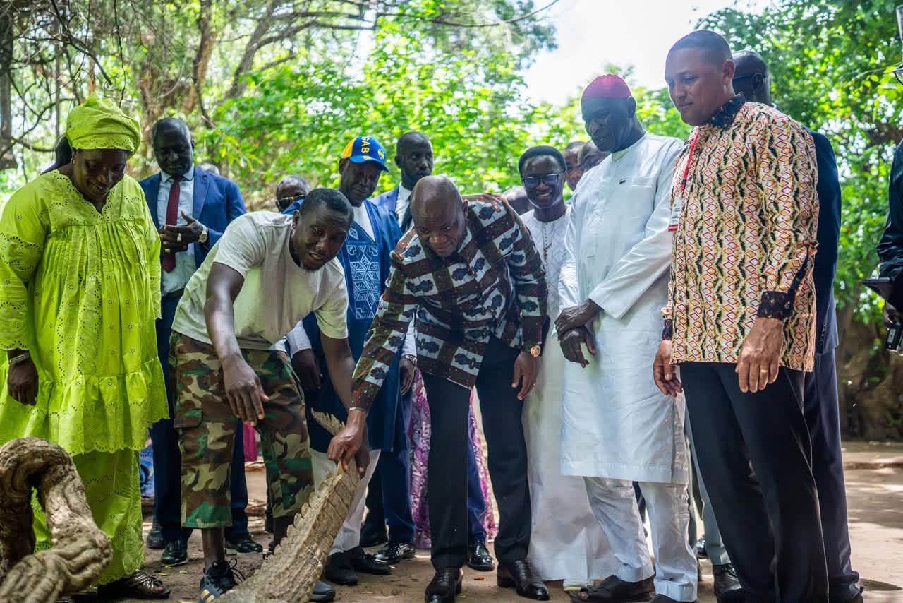 Gambie : le président Oligui Nguema découvre le bassin sacré de Bakau