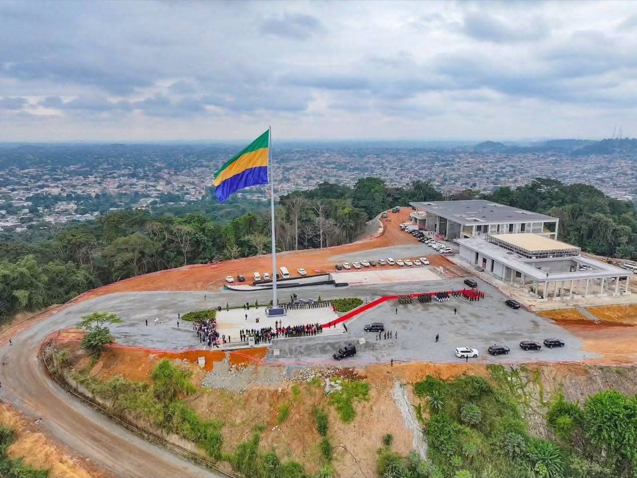 Du 9 août au 4 septembre:  le drapeau gabonais devra flotter en permanence