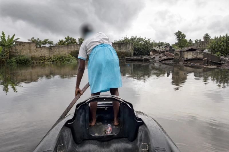Okakwê : des élèves en pirogue à Libreville, l’urgence d’un territoire oublié
