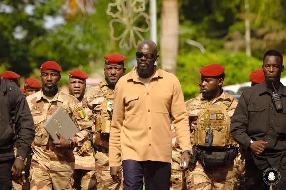  Anges Kevin NZIGOU présent la vision de la plateforme