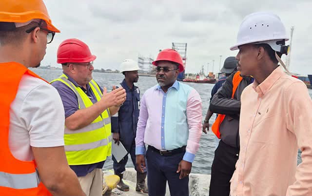 Anges Kevin NZIGOU présent la vision de la plateforme