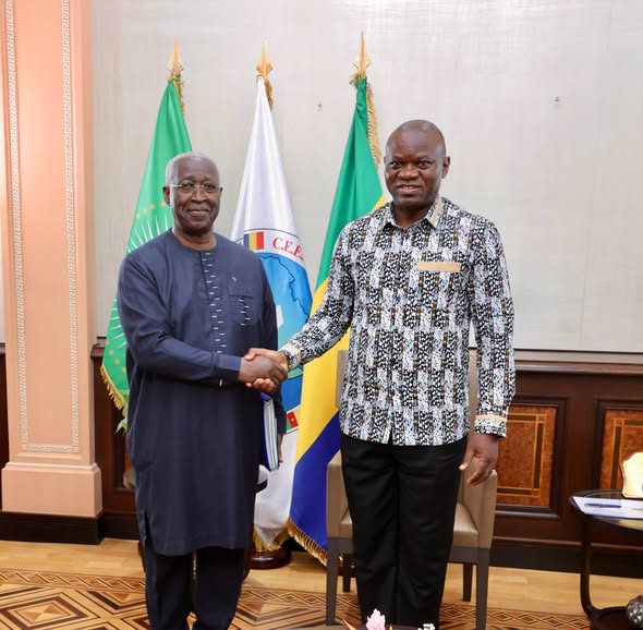  Anges Kevin NZIGOU présent la vision de la plateforme